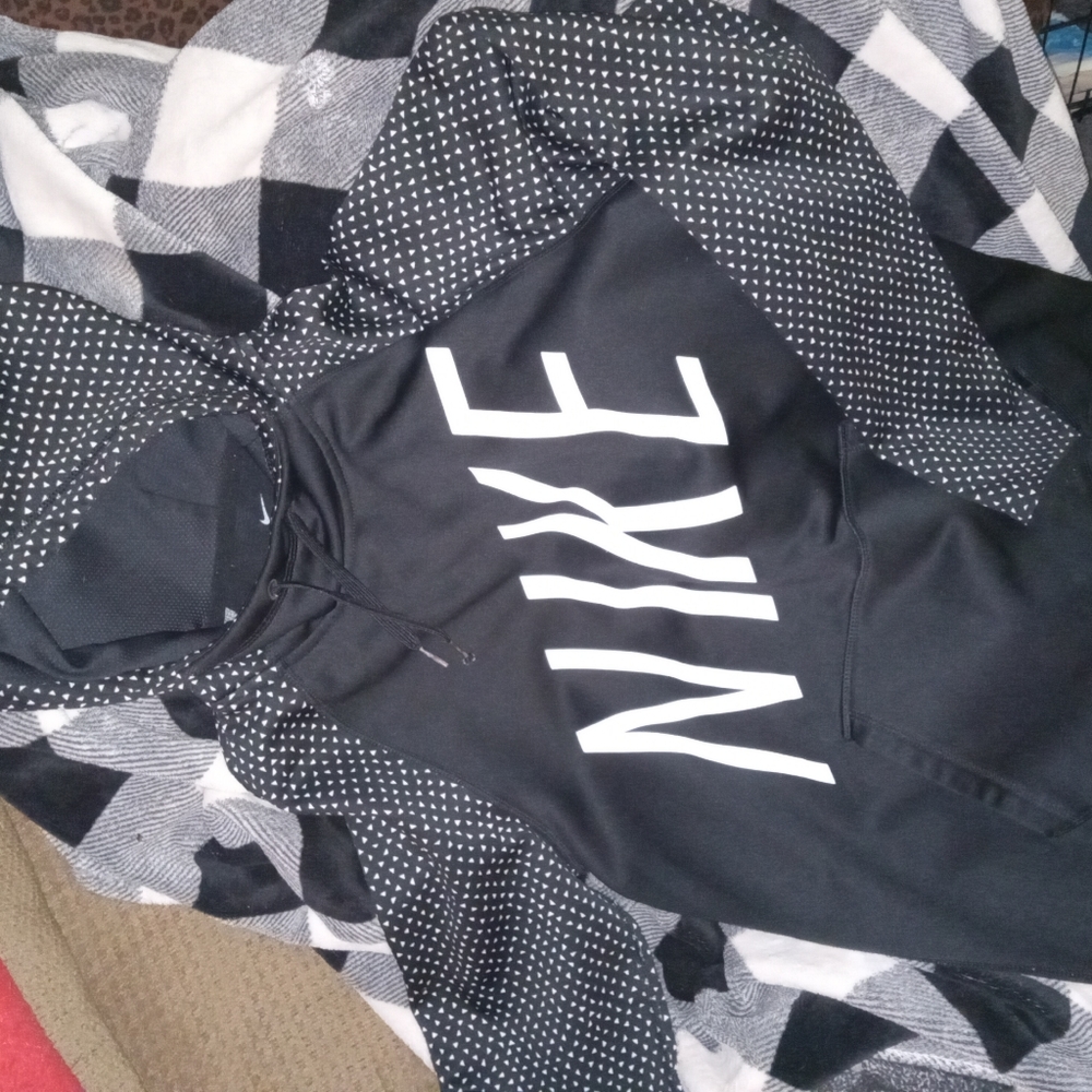 Like new barely worn, women's size small Nike Dri-fit hoodie